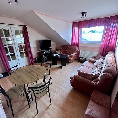 Voeroesmarty Deluxe Vendeghaz Apartment คาโปชวาร์ ภายนอก รูปภาพ